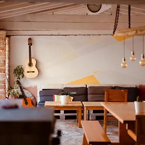  Hostel Backpackers